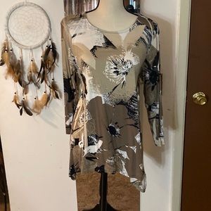 🎸🦄Ruby rd floral  as l print scoop neck top